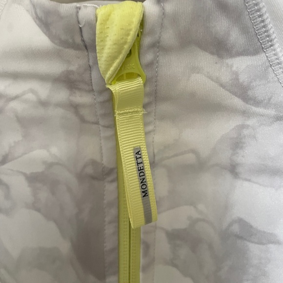 ⭐️2 for $25⭐️ 

Mondetta White, Marble and Yellow Zip up - Picture 9 of 15